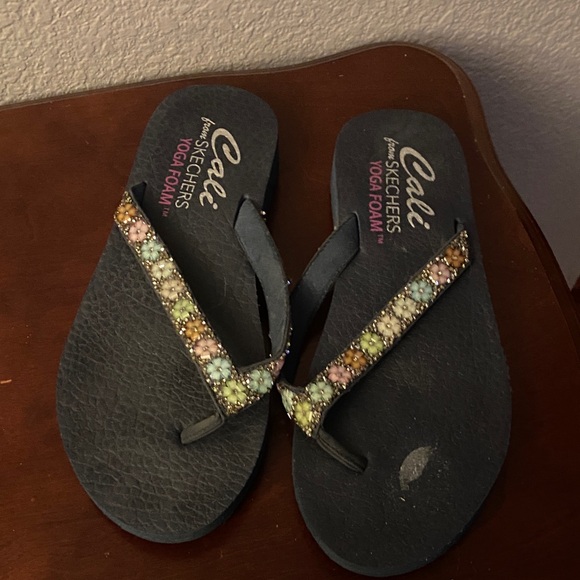 Skechers Cali Black Sandals with Colorful Straps - Picture 1 of 8